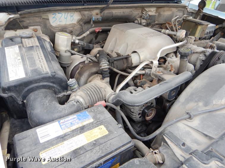 image for item ED9272 2002 Chevrolet Silverado 3500 dump bed pickup truck