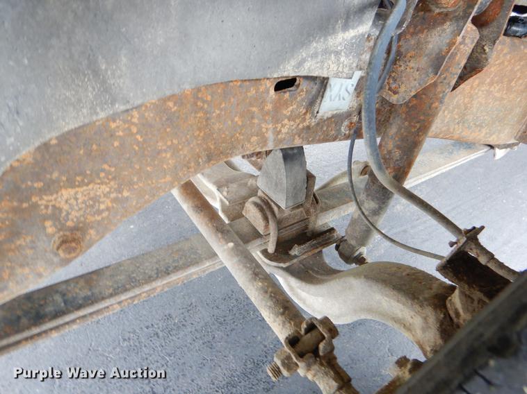 image for item ED9272 2002 Chevrolet Silverado 3500 dump bed pickup truck