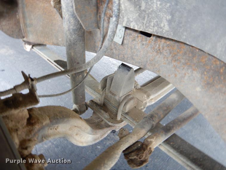 image for item ED9272 2002 Chevrolet Silverado 3500 dump bed pickup truck