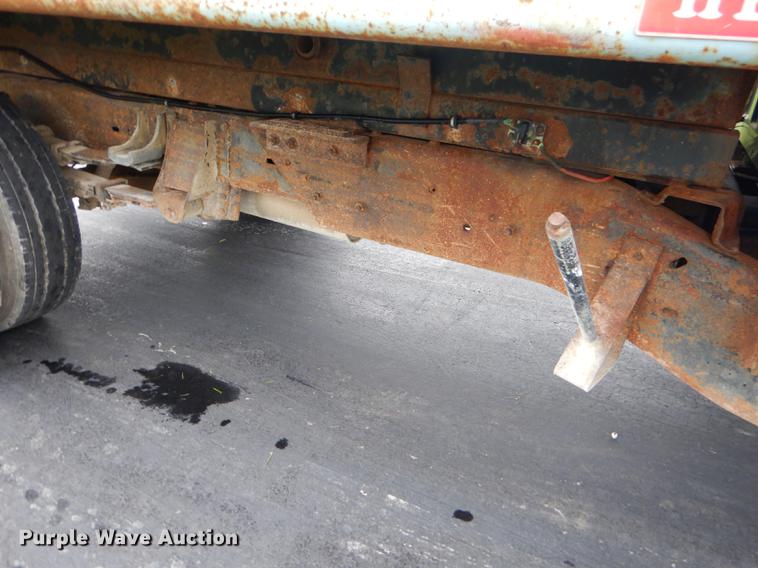 image for item ED9272 2002 Chevrolet Silverado 3500 dump bed pickup truck