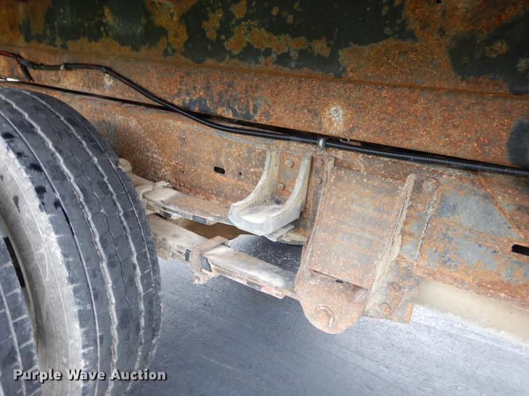 image for item ED9272 2002 Chevrolet Silverado 3500 dump bed pickup truck