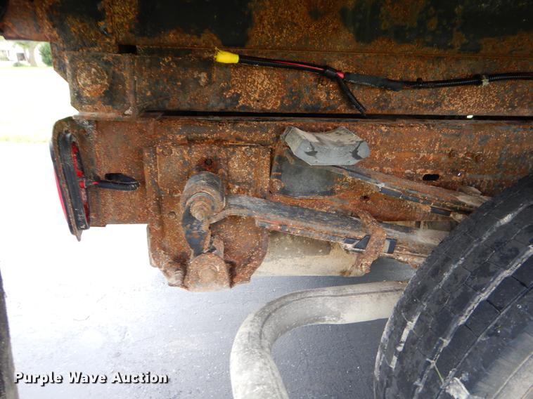 image for item ED9272 2002 Chevrolet Silverado 3500 dump bed pickup truck