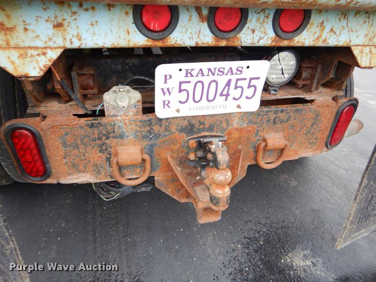 image for item ED9272 2002 Chevrolet Silverado 3500 dump bed pickup truck