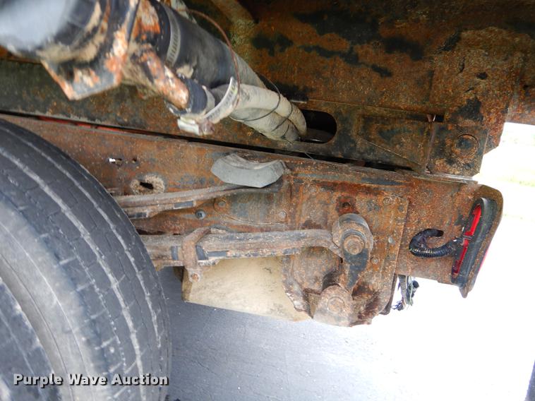 image for item ED9272 2002 Chevrolet Silverado 3500 dump bed pickup truck