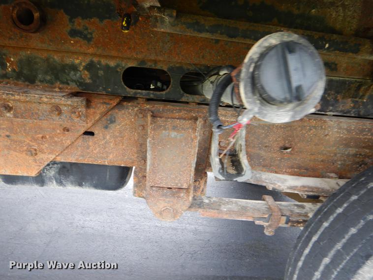 image for item ED9272 2002 Chevrolet Silverado 3500 dump bed pickup truck