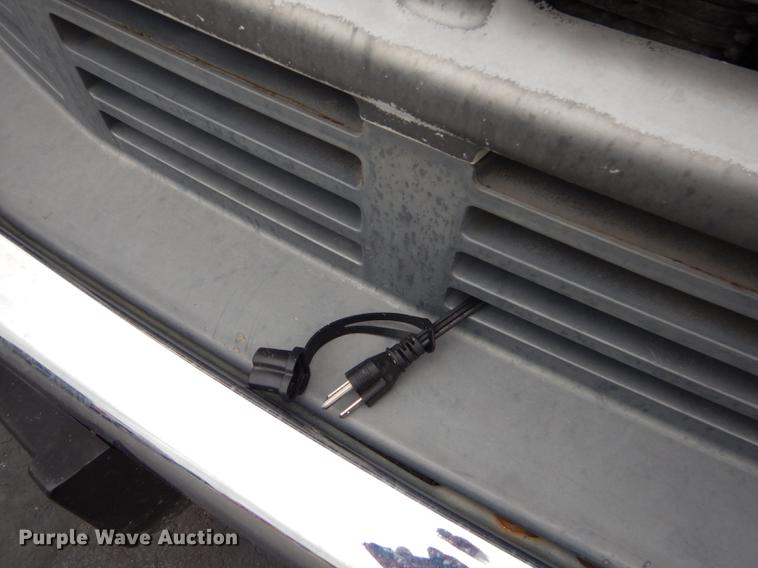 image for item ED9272 2002 Chevrolet Silverado 3500 dump bed pickup truck