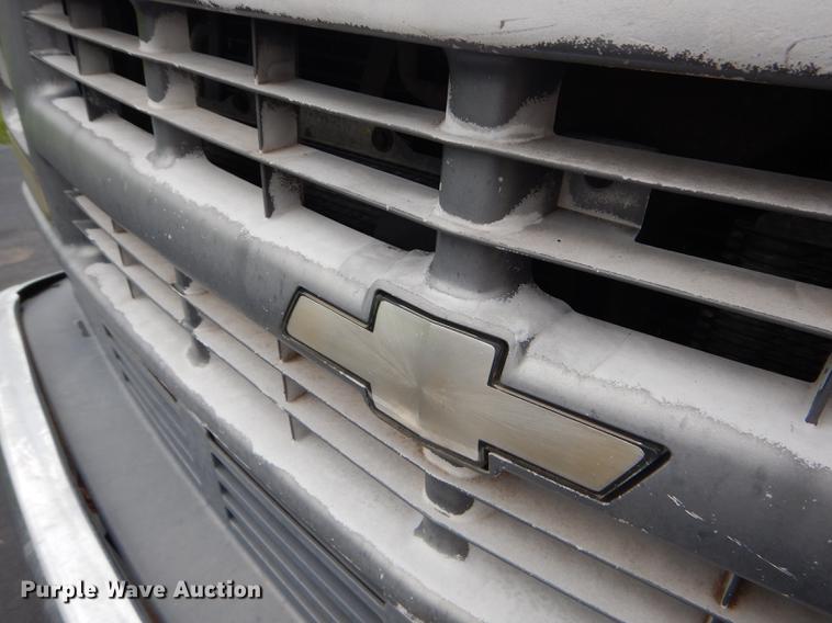 image for item ED9272 2002 Chevrolet Silverado 3500 dump bed pickup truck