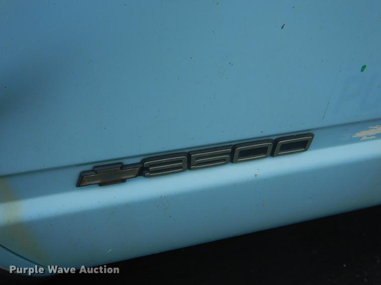 image for item ED9272 2002 Chevrolet Silverado 3500 dump bed pickup truck