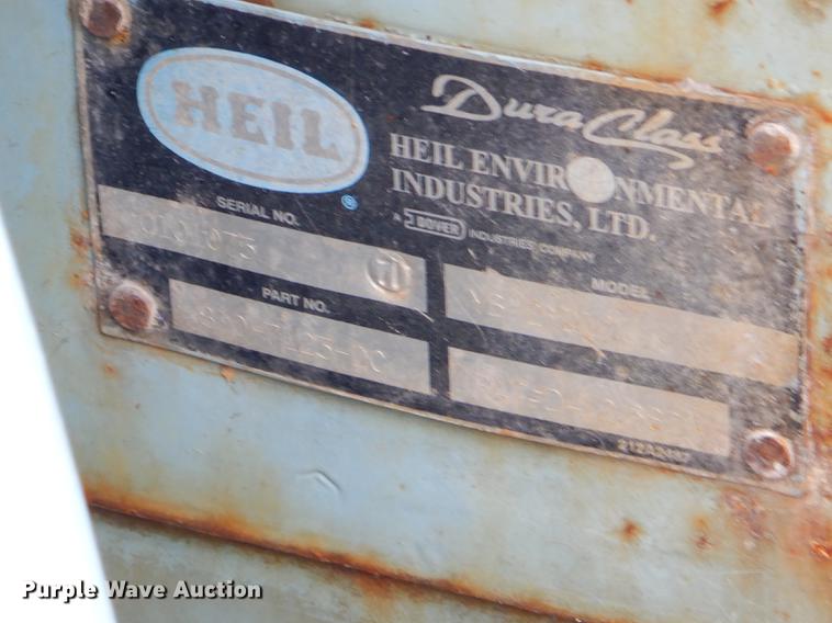 image for item ED9272 2002 Chevrolet Silverado 3500 dump bed pickup truck