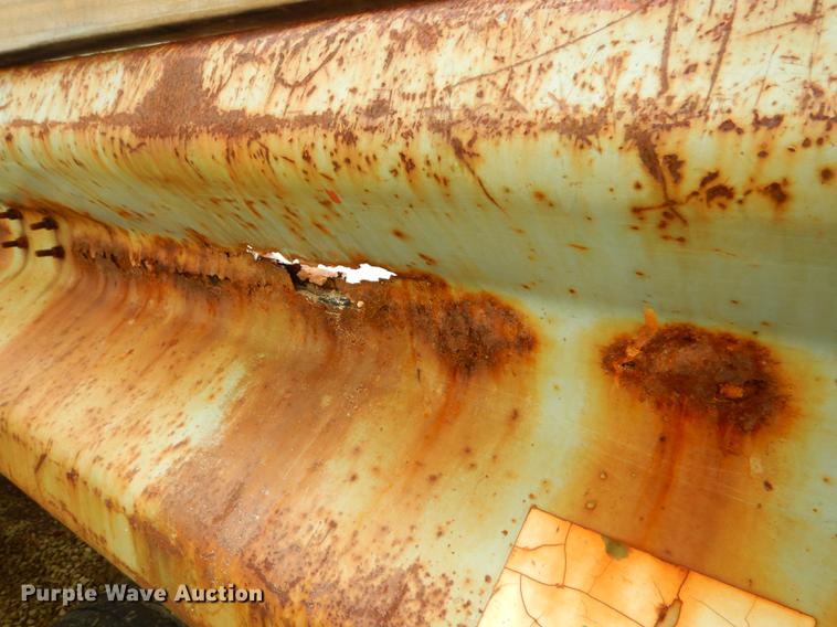 image for item ED9272 2002 Chevrolet Silverado 3500 dump bed pickup truck