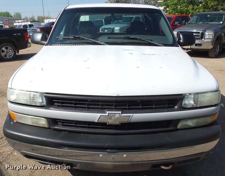 image for item EF9527 2002 Chevrolet Silverado 1500 Ext. Cab pickup truck