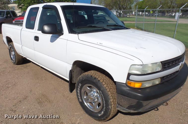 image for item EF9527 2002 Chevrolet Silverado 1500 Ext. Cab pickup truck