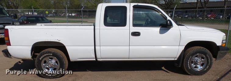 image for item EF9527 2002 Chevrolet Silverado 1500 Ext. Cab pickup truck