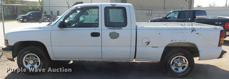 image for item EF9527 2002 Chevrolet Silverado 1500 Ext. Cab pickup truck