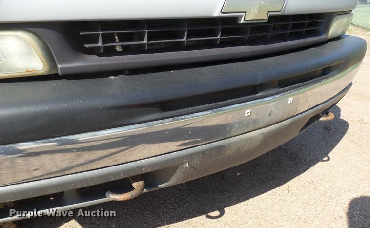 image for item EF9527 2002 Chevrolet Silverado 1500 Ext. Cab pickup truck