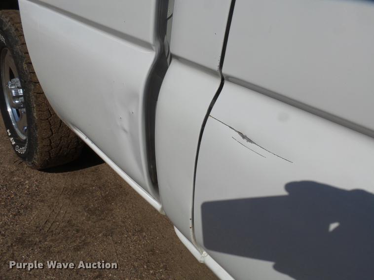 image for item EF9527 2002 Chevrolet Silverado 1500 Ext. Cab pickup truck