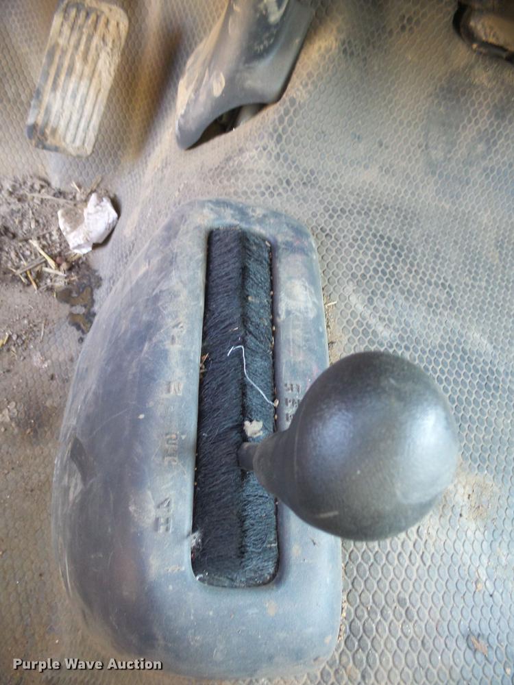 image for item EF9527 2002 Chevrolet Silverado 1500 Ext. Cab pickup truck