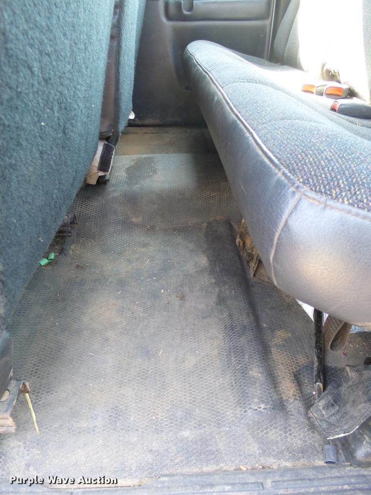 image for item EF9527 2002 Chevrolet Silverado 1500 Ext. Cab pickup truck