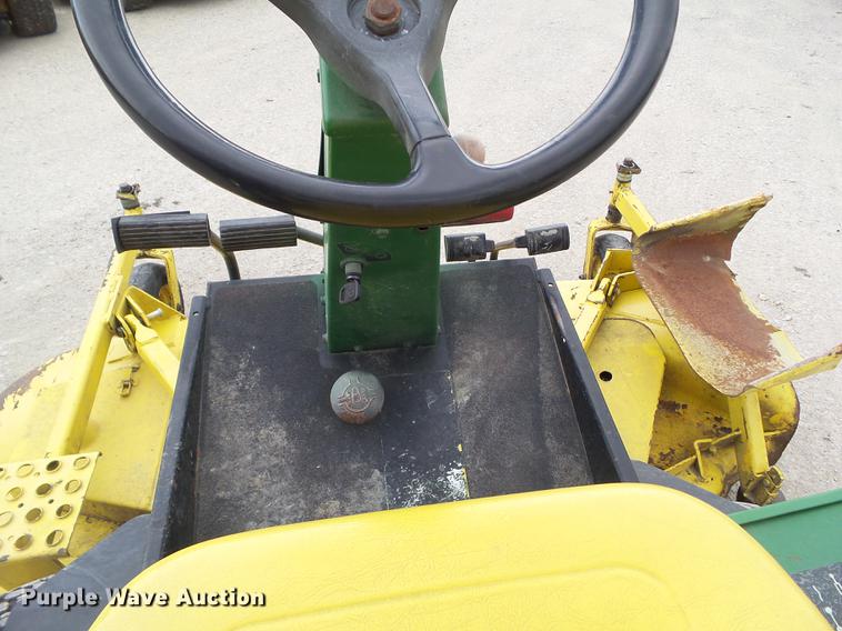 image for item EM9751 John Deere F935 lawn mower