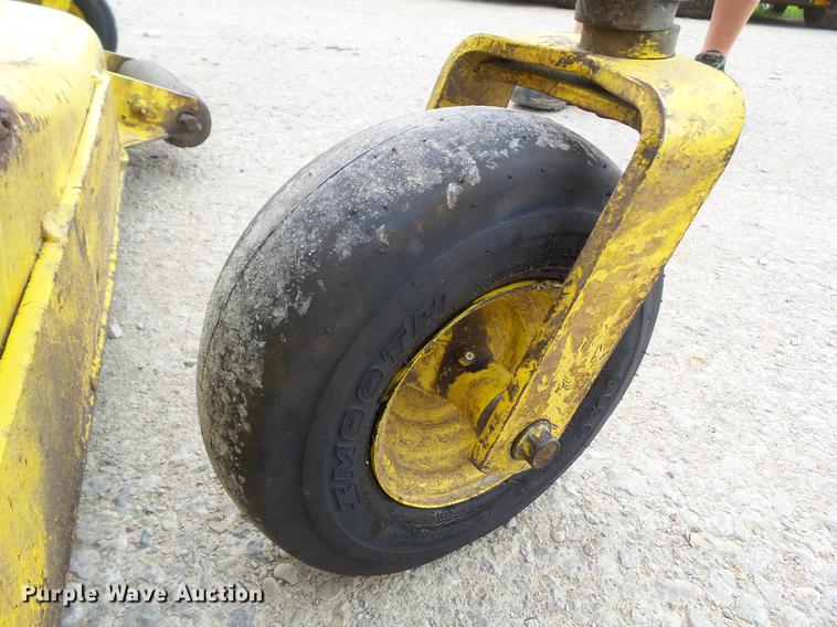 image for item EM9751 John Deere F935 lawn mower