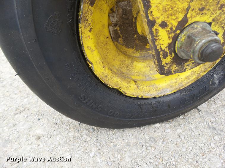 image for item EM9751 John Deere F935 lawn mower