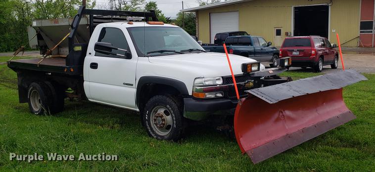 image for item EN9931 2001 Chevrolet Silverado 3500 dump bed pickup truck