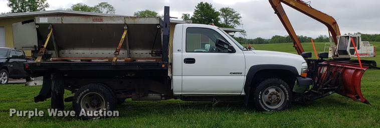 image for item EN9931 2001 Chevrolet Silverado 3500 dump bed pickup truck