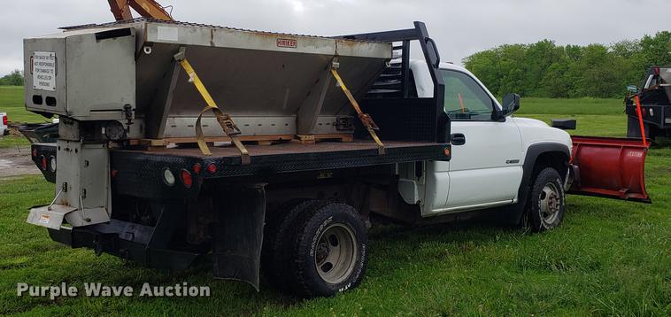 image for item EN9931 2001 Chevrolet Silverado 3500 dump bed pickup truck