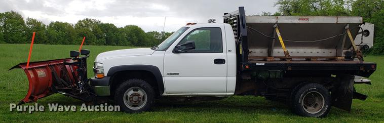 image for item EN9931 2001 Chevrolet Silverado 3500 dump bed pickup truck