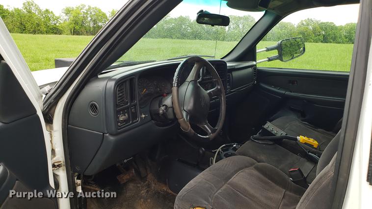 image for item EN9931 2001 Chevrolet Silverado 3500 dump bed pickup truck