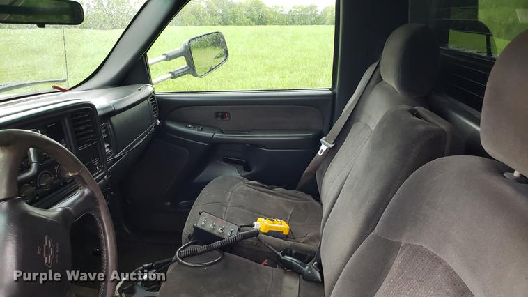 image for item EN9931 2001 Chevrolet Silverado 3500 dump bed pickup truck