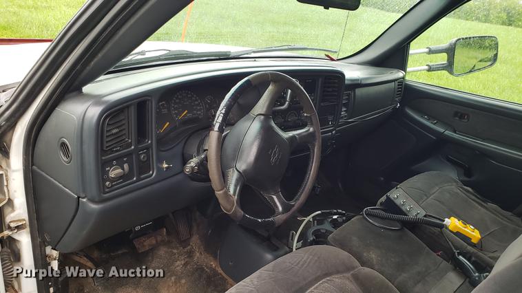 image for item EN9931 2001 Chevrolet Silverado 3500 dump bed pickup truck