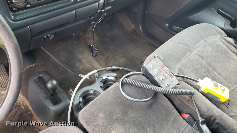 image for item EN9931 2001 Chevrolet Silverado 3500 dump bed pickup truck