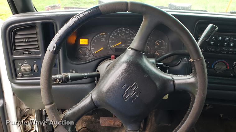 image for item EN9931 2001 Chevrolet Silverado 3500 dump bed pickup truck