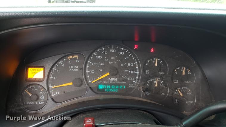 image for item EN9931 2001 Chevrolet Silverado 3500 dump bed pickup truck