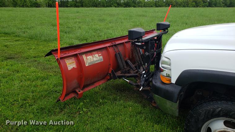 image for item EN9931 2001 Chevrolet Silverado 3500 dump bed pickup truck