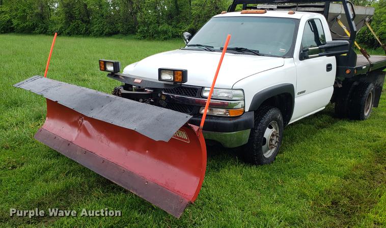image for item EN9931 2001 Chevrolet Silverado 3500 dump bed pickup truck