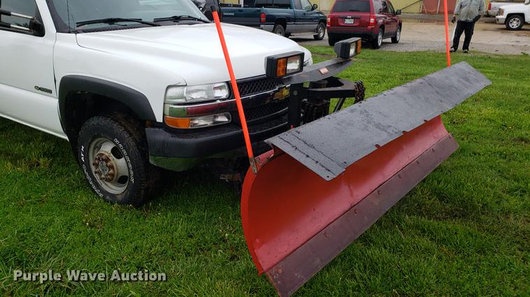 image for item EN9931 2001 Chevrolet Silverado 3500 dump bed pickup truck