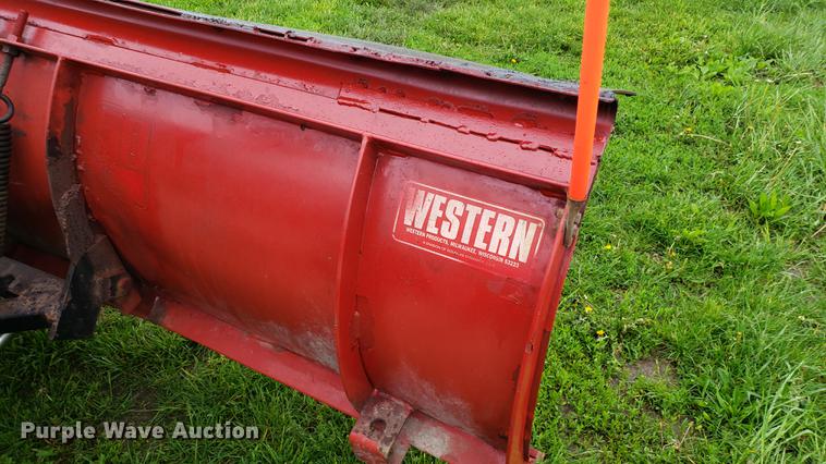 image for item EN9931 2001 Chevrolet Silverado 3500 dump bed pickup truck