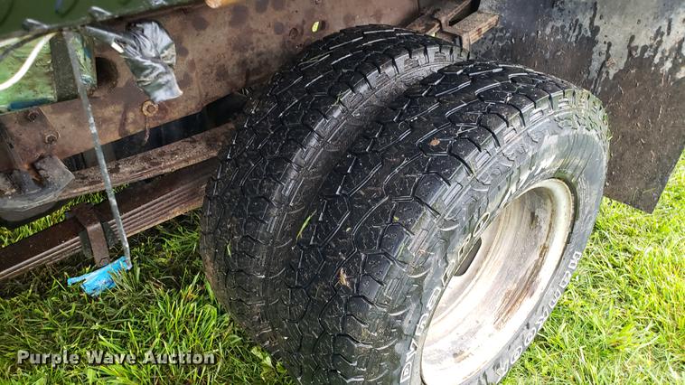 image for item EN9931 2001 Chevrolet Silverado 3500 dump bed pickup truck