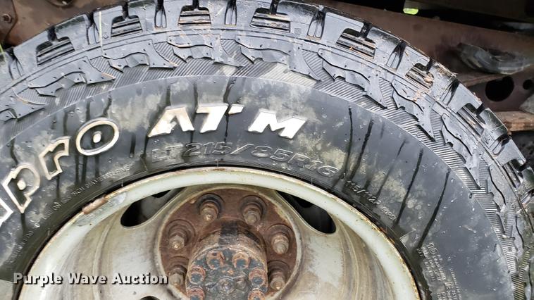 image for item EN9931 2001 Chevrolet Silverado 3500 dump bed pickup truck