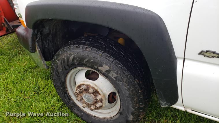 image for item EN9931 2001 Chevrolet Silverado 3500 dump bed pickup truck