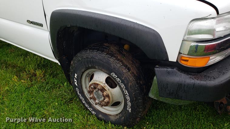 image for item EN9931 2001 Chevrolet Silverado 3500 dump bed pickup truck