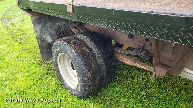 image for item EN9931 2001 Chevrolet Silverado 3500 dump bed pickup truck