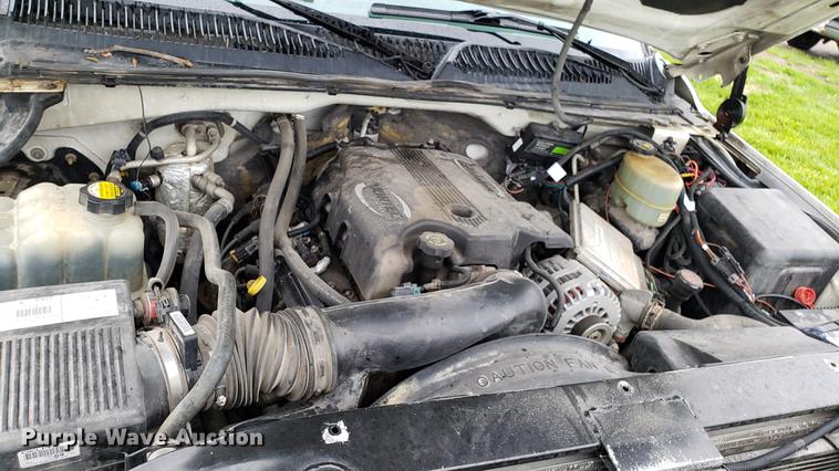 image for item EN9931 2001 Chevrolet Silverado 3500 dump bed pickup truck