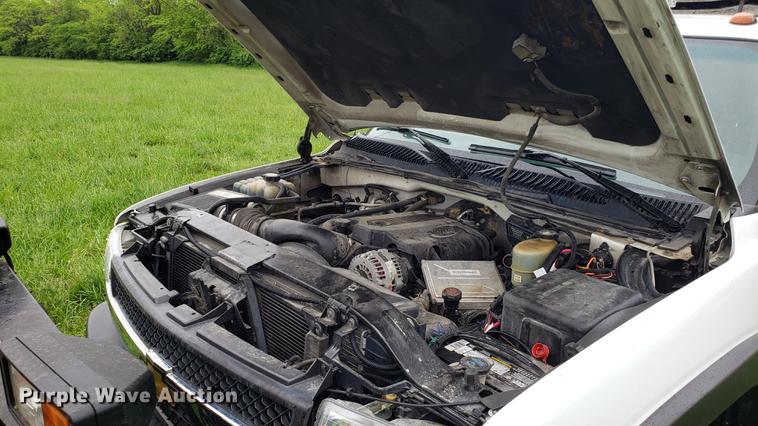 image for item EN9931 2001 Chevrolet Silverado 3500 dump bed pickup truck