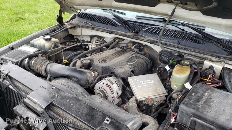 image for item EN9931 2001 Chevrolet Silverado 3500 dump bed pickup truck