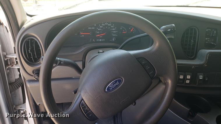 image for item EN9989 2008 Ford E350 Super Duty shuttle bus
