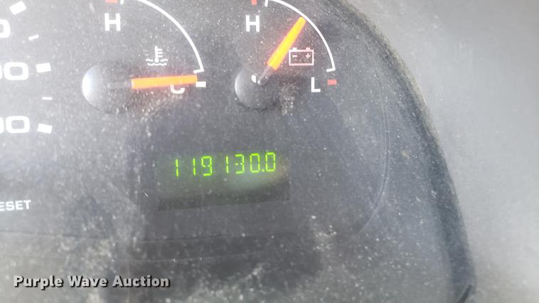 image for item EN9989 2008 Ford E350 Super Duty shuttle bus