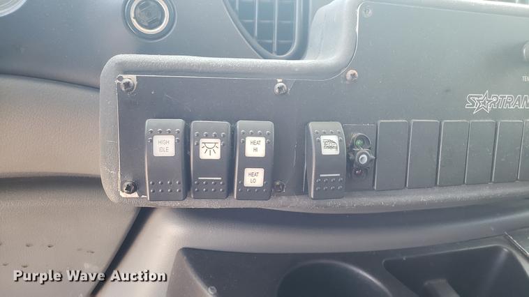 image for item EN9989 2008 Ford E350 Super Duty shuttle bus